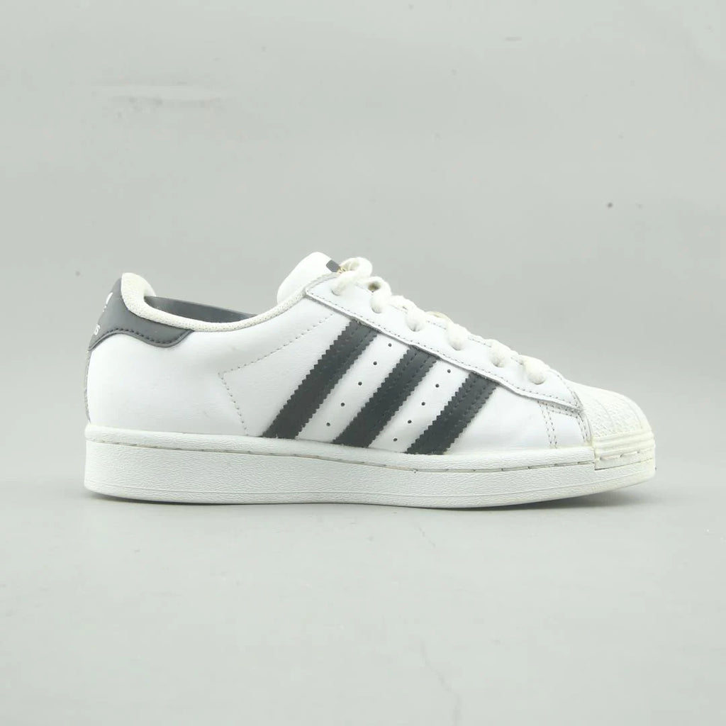 SUPERSTAR