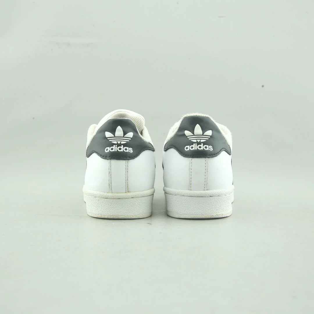 SUPERSTAR