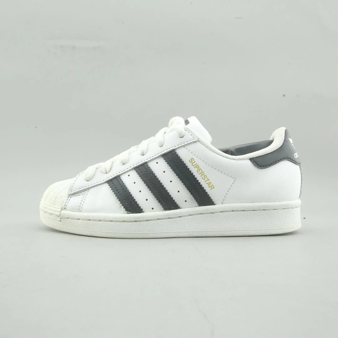 SUPERSTAR