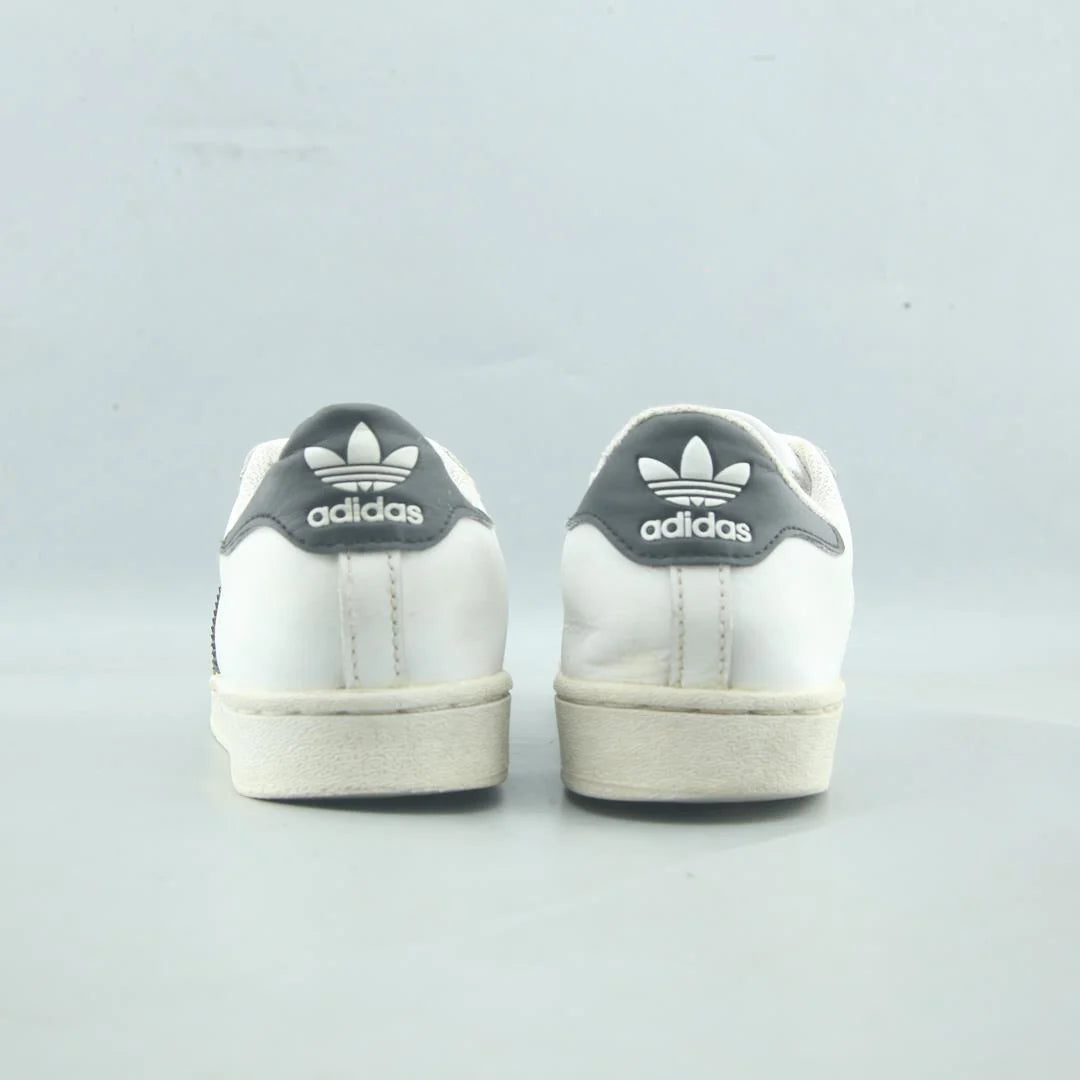 SUPERSTAR