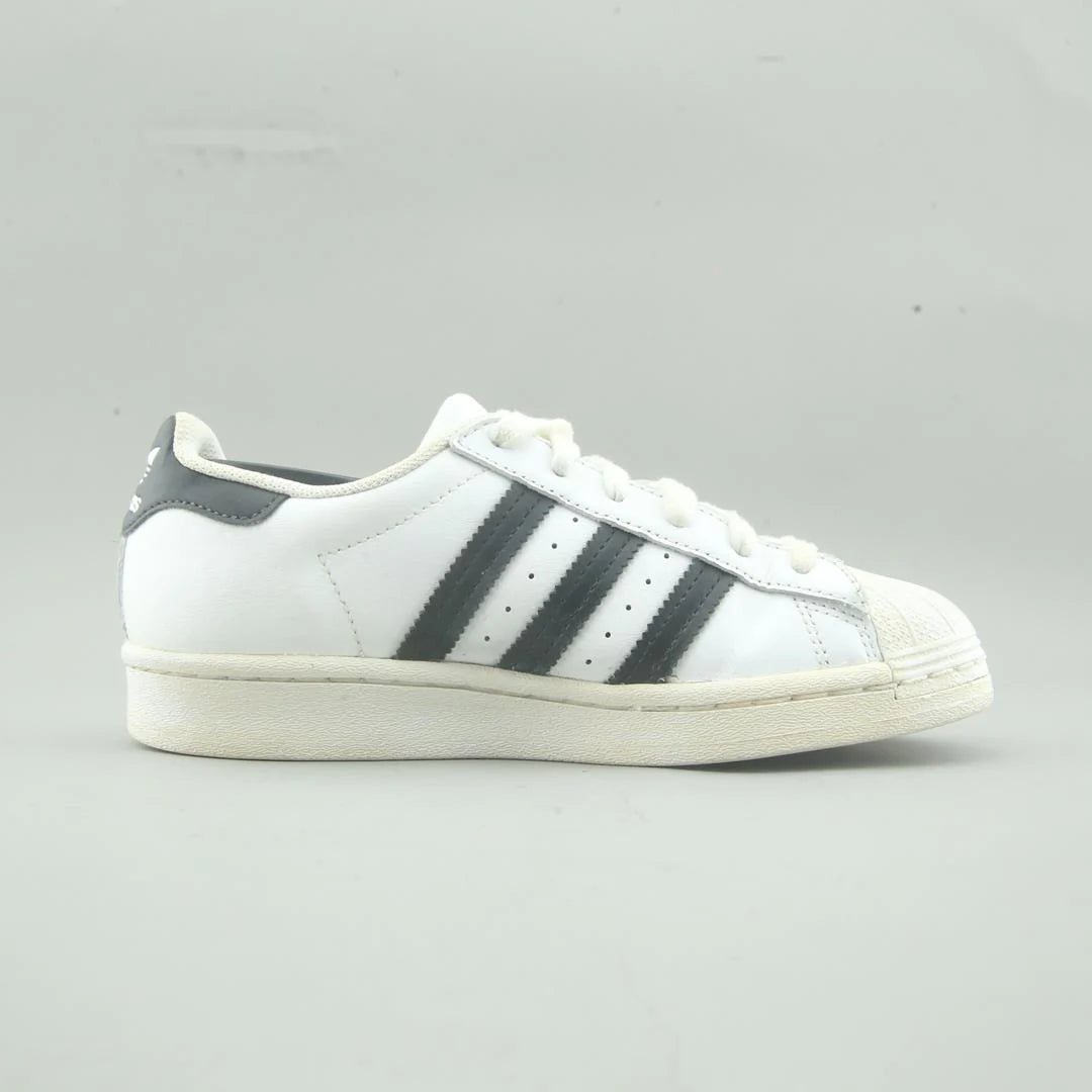 SUPERSTAR