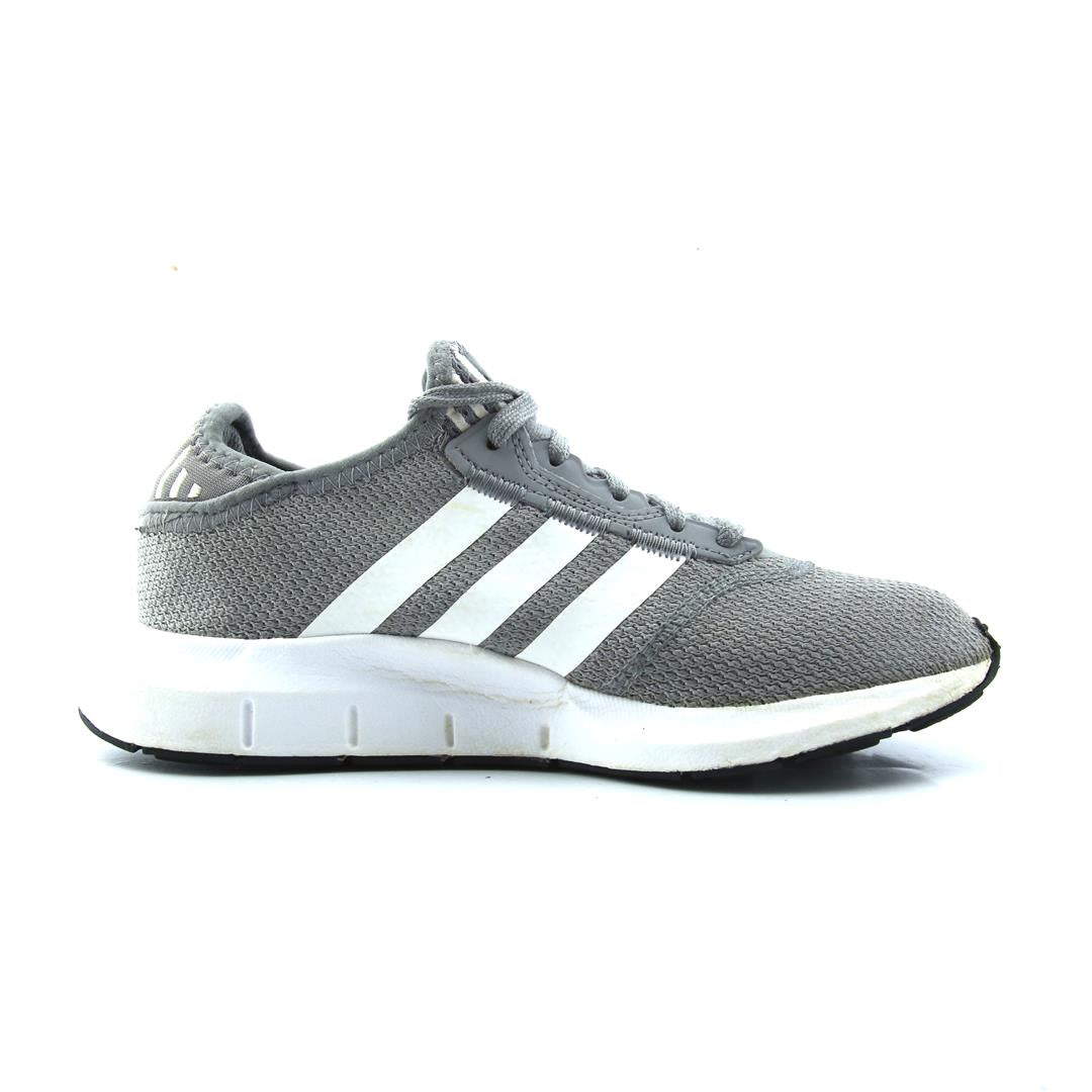 ADIDAS  SWIFT RUN